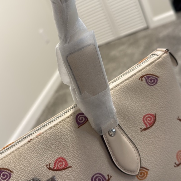 Coach Gallery Tote Bag With Snail Print - Picture 7 of 9